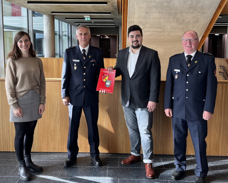 Zu Besuch in Berlin: Die Vorsitzenden der Bundeswehr-Feuerwehren