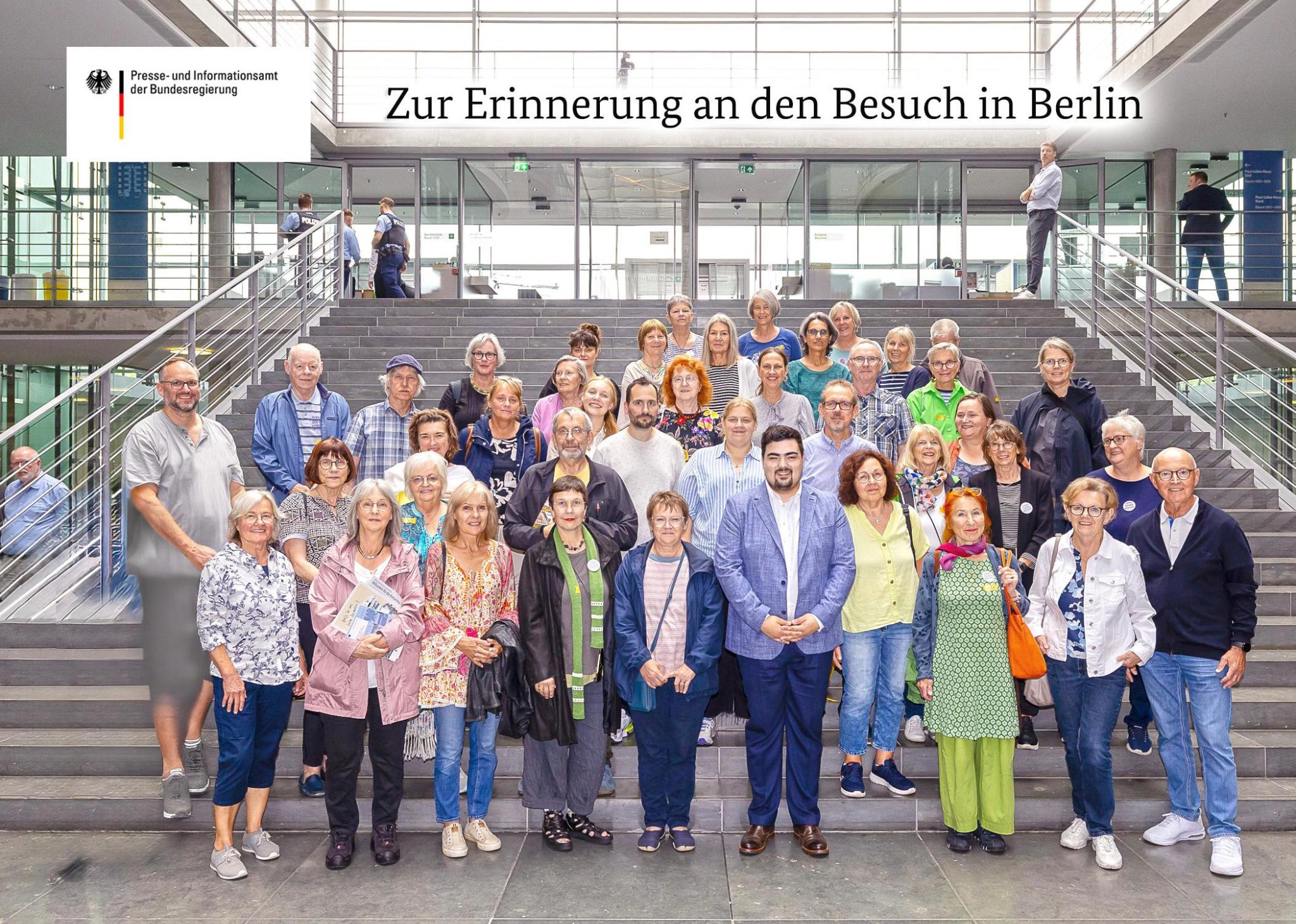 Demokratie hautnah erleben: Bürger*innen zu Besuch bei Niklas Wagener in Berlin