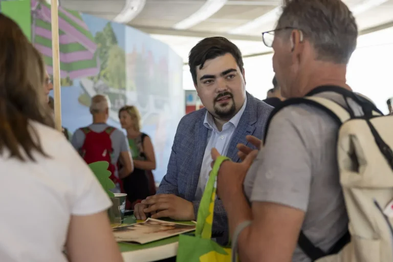 Wasser, Austausch und Politik zum Anfassen: Tag der Ein- und Ausblicke 2026 im Bundestag